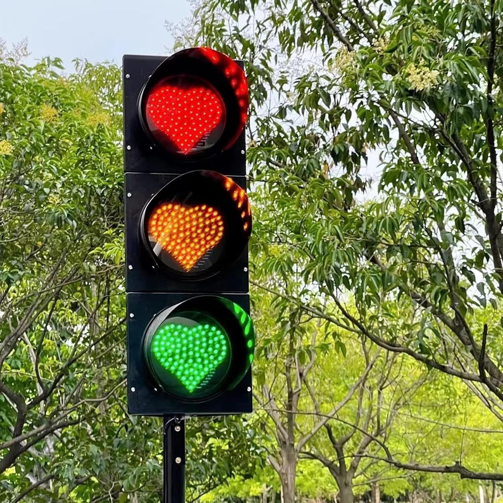 Traffic Light Wall Lamp Decoration, Red Yellow Green LED Heart-Shape Traffic Light, Retro Industrial Indicator Light, for Cafe Bar Club Shop Party Favor (Color : 200mm/8in, Size : 220V)(110V)